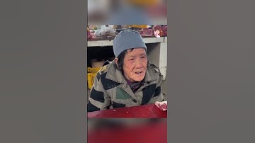 Bà lão nghèo trả lại tiền rơi và cái kết ấm lòng