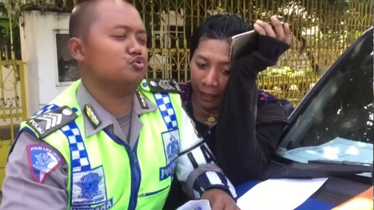 VIDEO Kocak Ketika Polisi Semarang Tilang Dan Di Rayu Seorang Pria