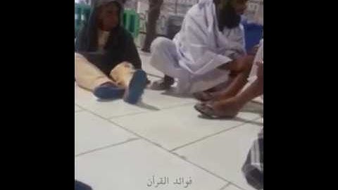 مشهد مؤثر يُجَسِّد بر الوالدين مع آيات بصوت خاشع للمنشاوي