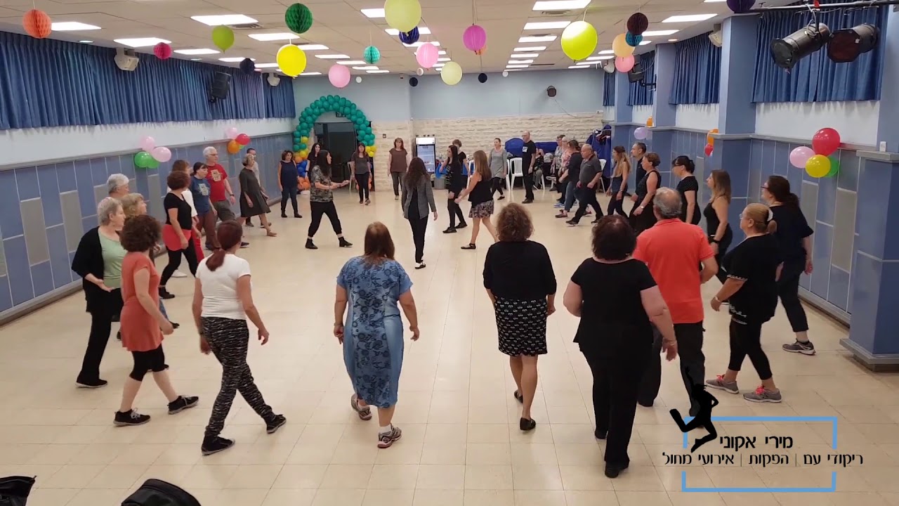 בלילות הקיץ החמים ריקודי עם מעגל -יוצר-טוביה טישלר ,מרקידה-מירי אקוני