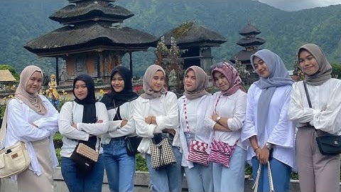 Studi Eksplorasi PGSD UPGRIS 2023 Kelas 4H Kelompok 3- WISATA PANTAI KUTA DAN DESA ADAT PENGLIPURAN