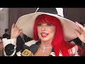 Shania Twain REACTS to Her BRIGHT RED Hair on GRAMMYs Red Carpet (Exclusive)