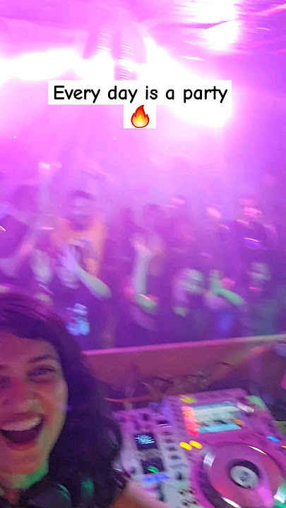 wheres the party tonight? #djshazee #muscatnightlife #bollywoodnight #omalleys #radissonblu #nach