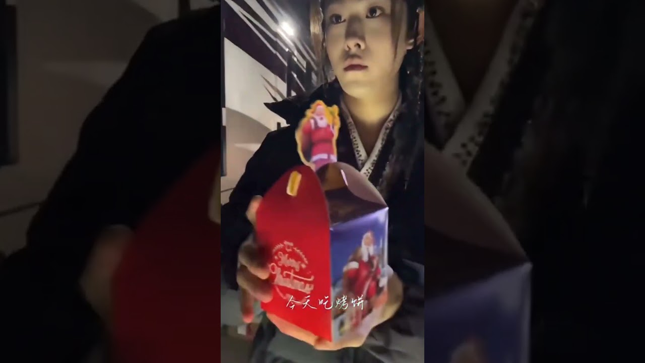 Here is 🍎 for fans on site from Santa Ruirui😘😘 