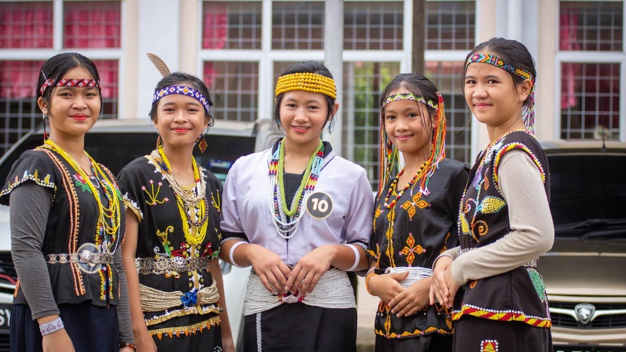 Peserta peragaan Busana Tradisi 2024 - SMKCM