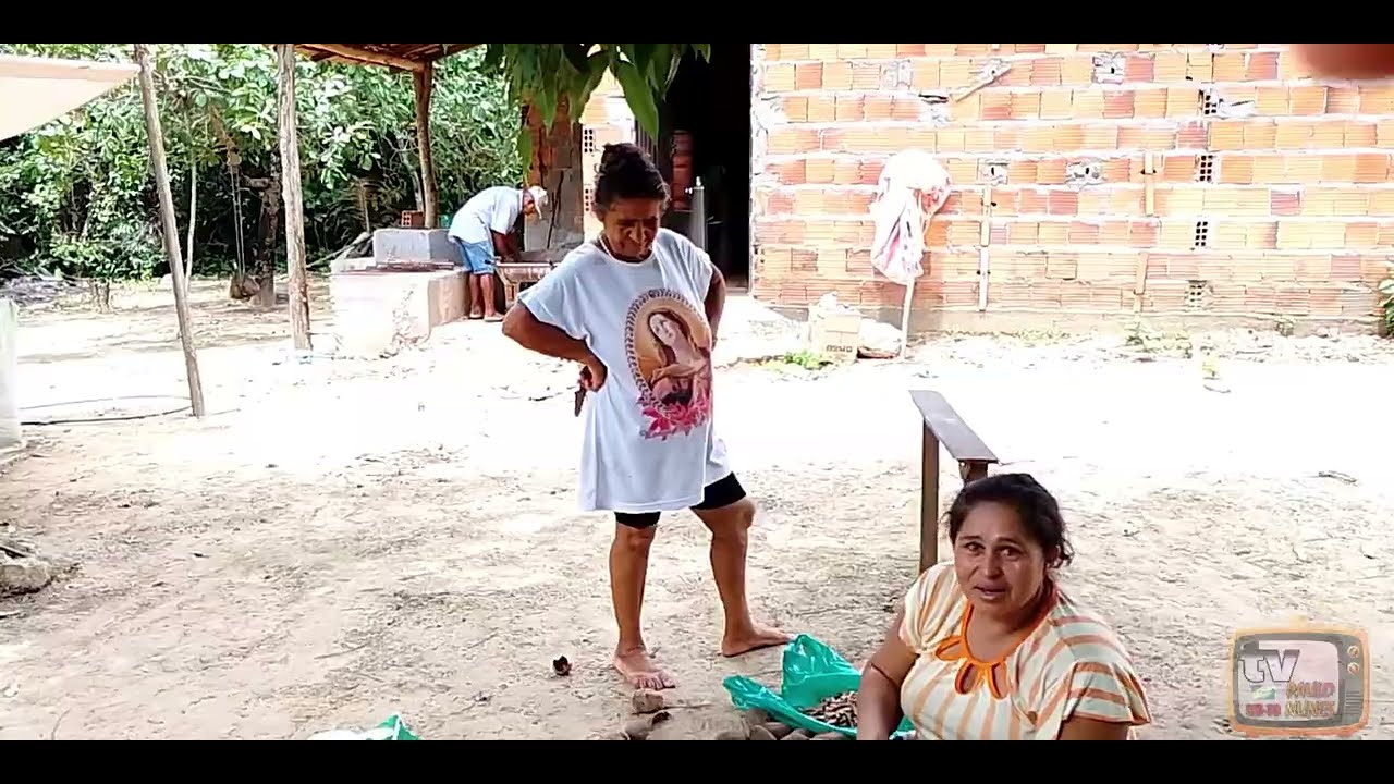 Uma palestra com a comadre Neusa e seu pai Sr Antonio na roça