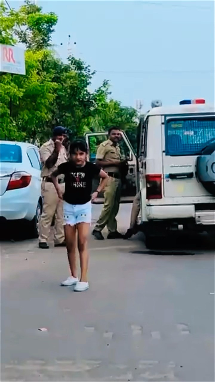 भाई साहब चक्कर आ गये??#nandini091013 #shorts #trending #youtube #viralvideo #youtubeshorts
