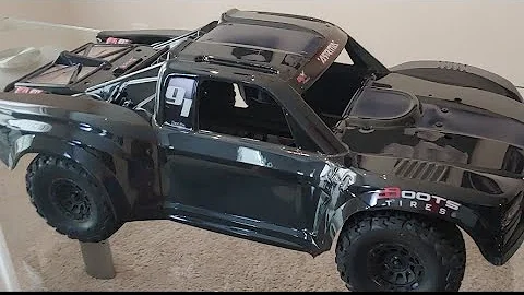 Traxxas Maxx Slash with 6s Mojave Body
