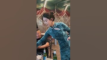 Đẳng cấp khui bia của Hotgirl