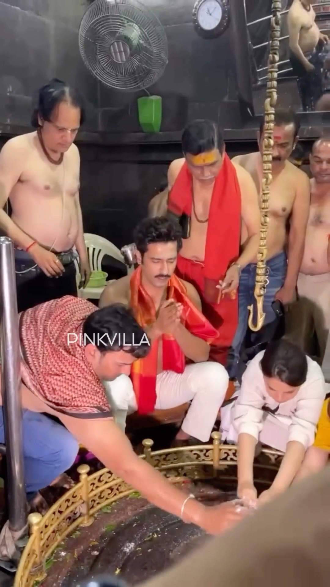 Vicky Kaushal SEEKS BLESSINGS at Shri Grishneshwar Jyotirlinga amid Chhaava Promotions? | #shorts