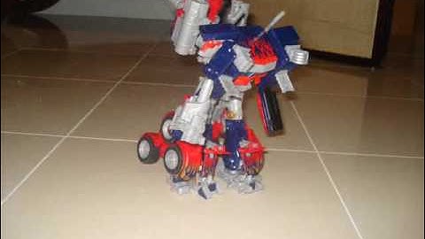 Optimus Prime leader class transform