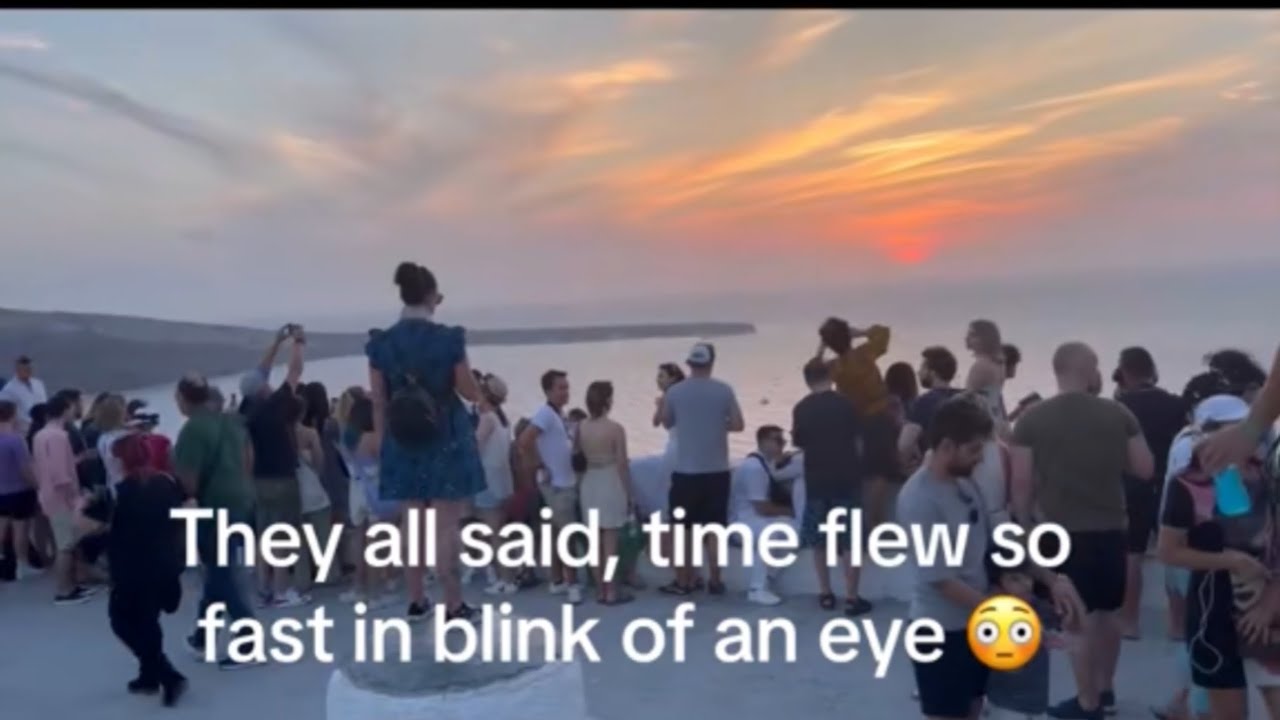 Finally captured one in full. Sunset in Oia, Venetian castle 