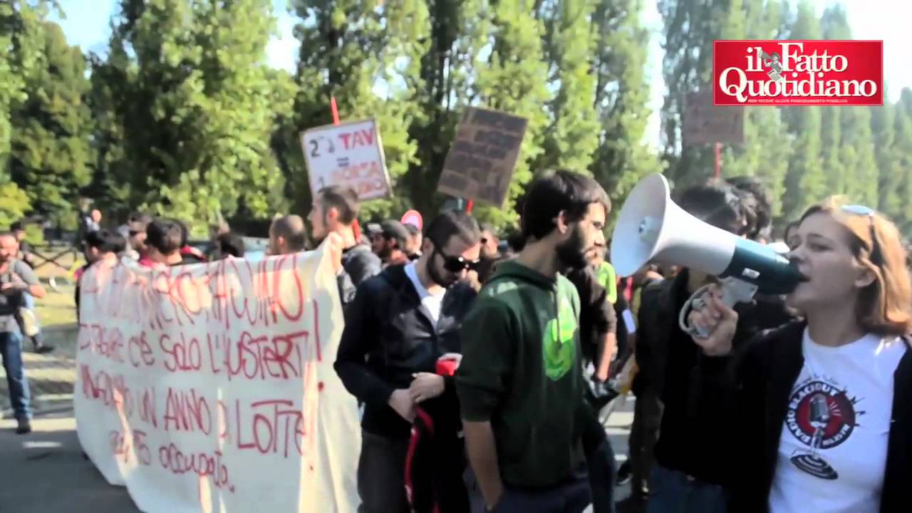 Torino, scontri tra Polizia e studenti al campus Einaudi