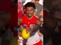 He saw Sydney Sweeney and kicked 7 😂 #afl #footy #sydneysweeney #celebrity