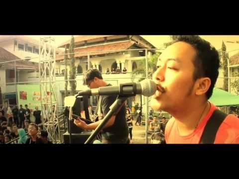 mempertahankan sadar too weak to dance mempertahankan sadar too weak to dance