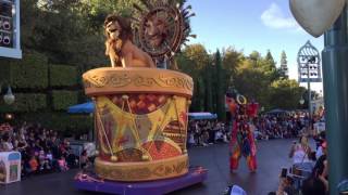 Disney character parade - 5:00 pm everyday at disneyland resort,
anaheim, california. parades resort occurs once everyday.
