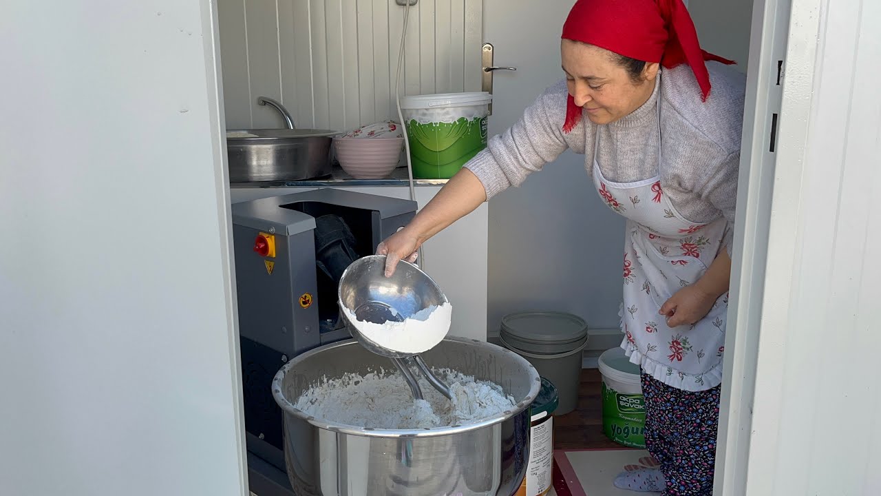 Hamur Yoğurma Makinesi Aldım 🎊 - Yaptığım Ekmekleri Saca Kavuşturamadım