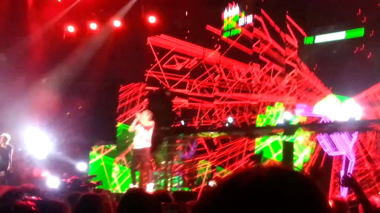 One Direction- Kiss You Louisville June 16, 2013