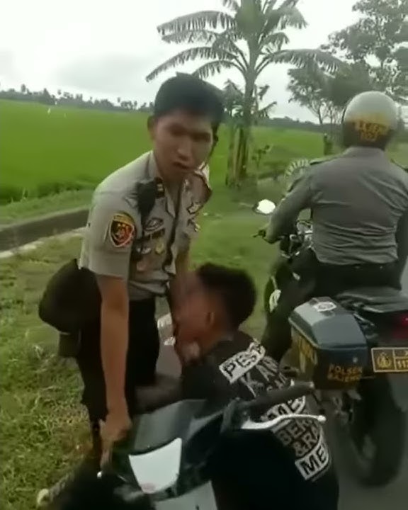 Bocah nangis ditangkap polisi