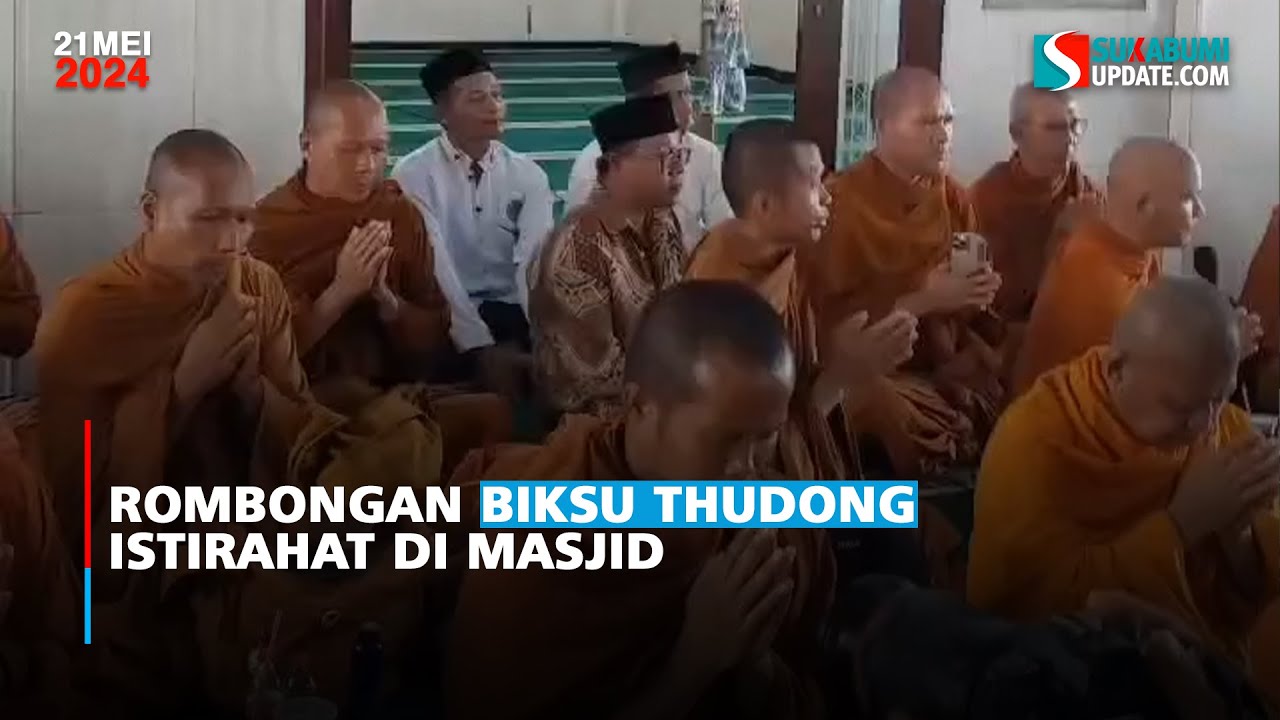Rombongan Biksu Thudong Istirahat di Masjid