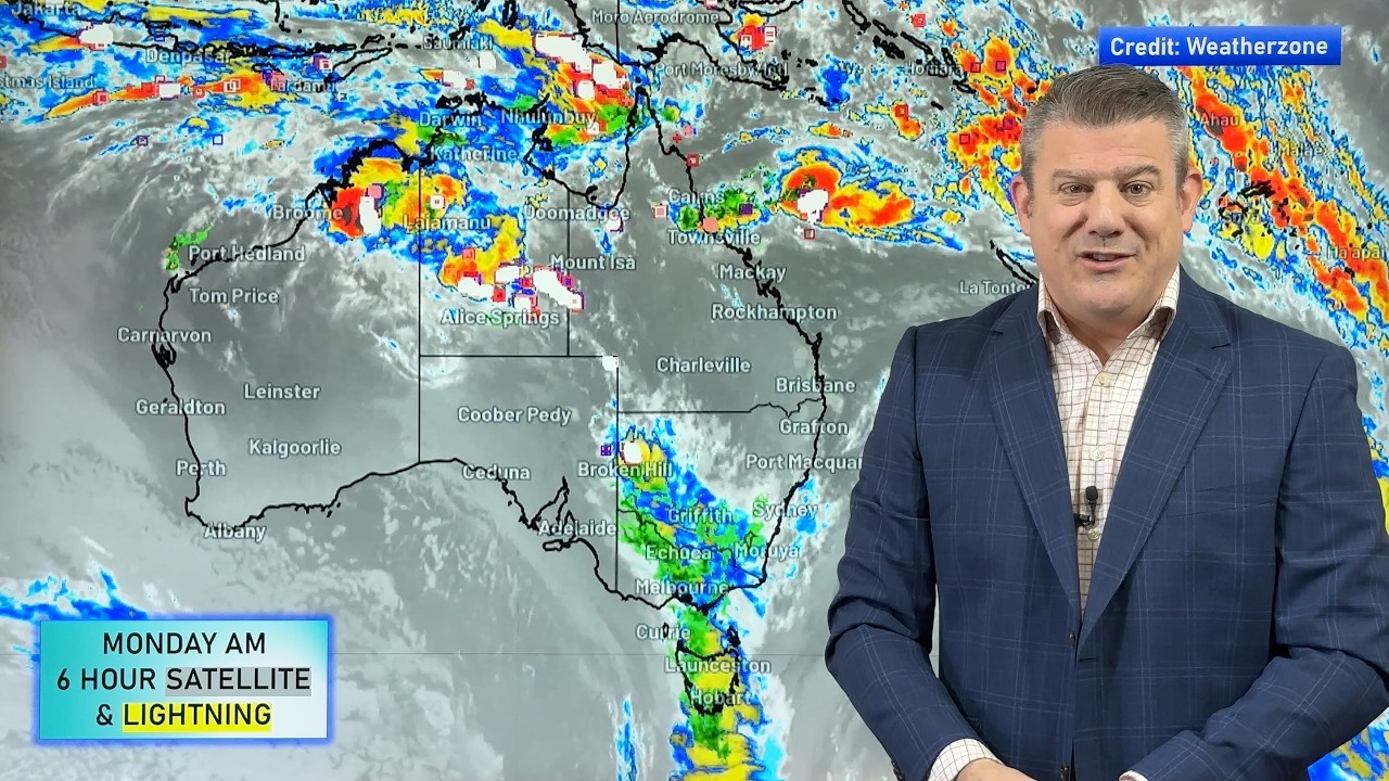 Oz: Tropics wake up this week as southern skies dry up