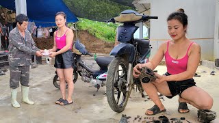 The genius girl was called by the farmer to repair the engine of a Honda motorbike