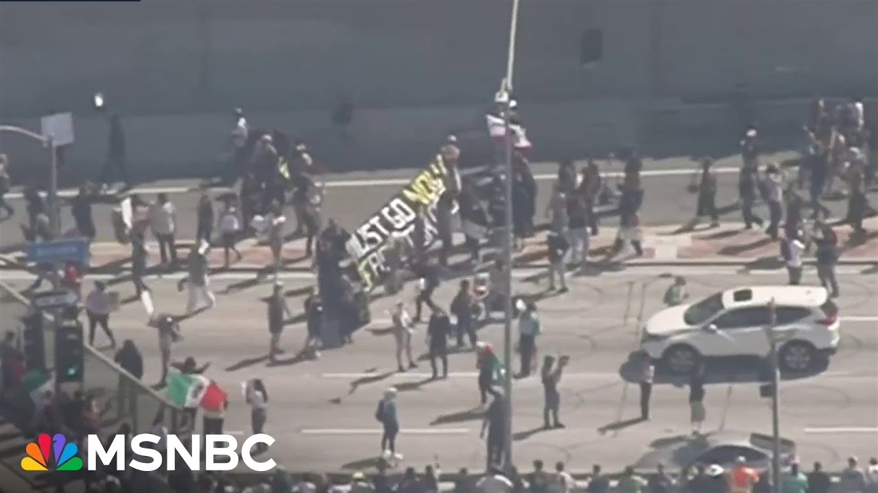 ⁣'It's theater': Michael Cohen says Trump's LA crackdown is a distraction from Mu