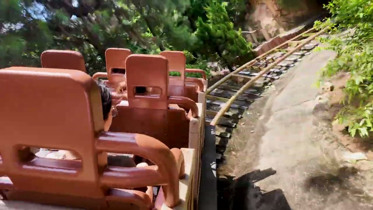 [4K] Big Grizzly Mountain Runaway Mine Cars - Hong Kong Disneyland | 4K 60FPS