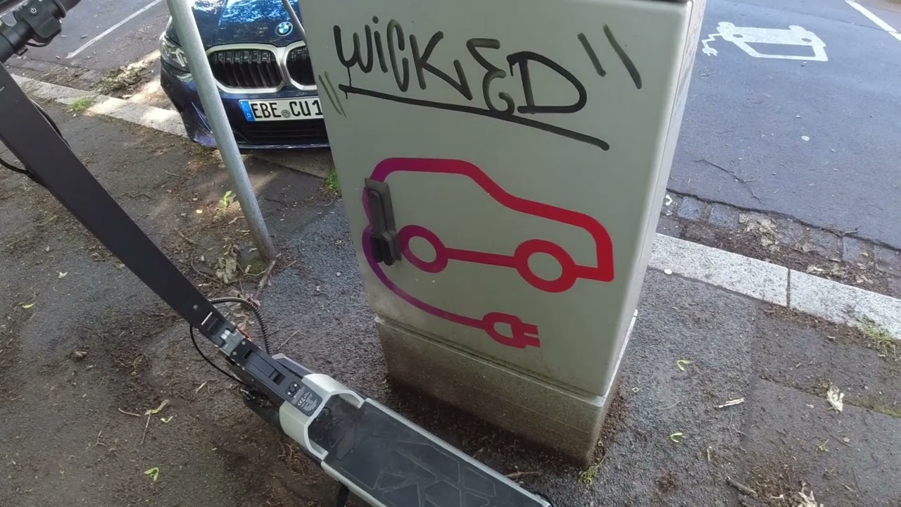 E Scooter an Ladesäule laden, geht das? 🛴🤔