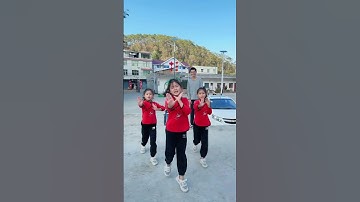 这是什么舞蹈？跳得太逗了😂 三胞胎 一起跳舞