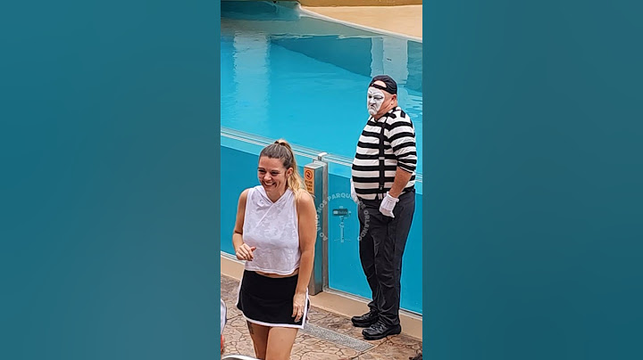 The mime Tom was enchanted by this woman 😍❤️😂🤣 #tomthemime #seaworldmime
