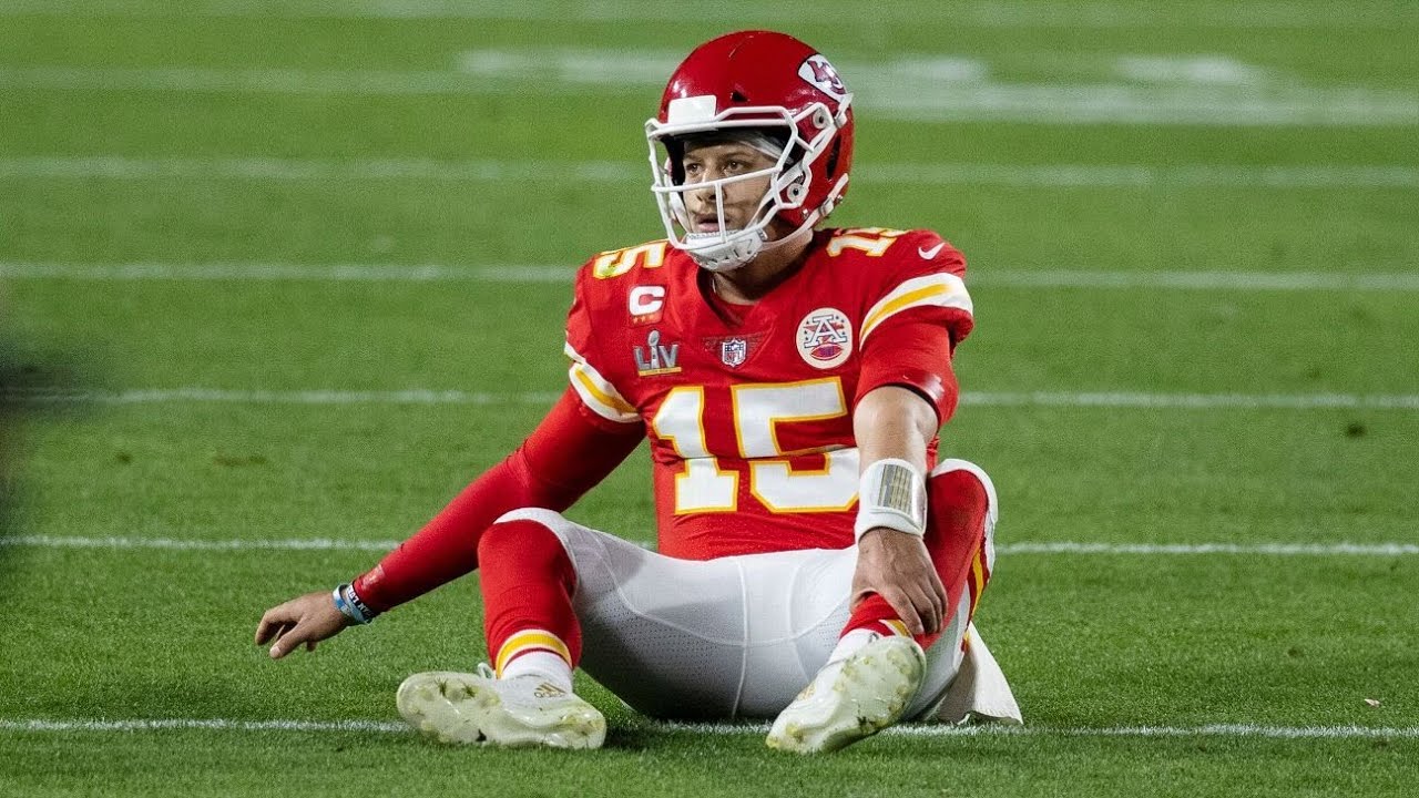 Mahomes expected to have surgery on turf toe Wednesday