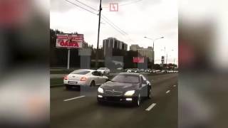 Танцующий кортеж на свадьбе сотрудника МВД проехался по Москве Танцующий кортеж на свадьбе сотрудника МВД проехался по Москве
