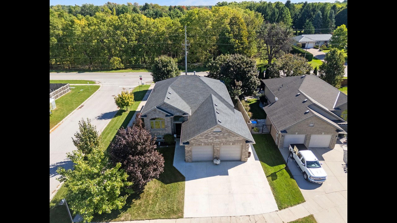 Multi family home | 582 Harris Circle, Strathroy ON