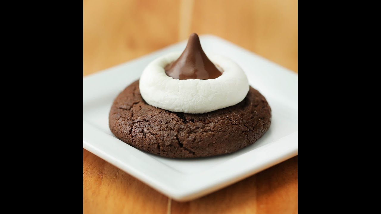 KISSES Hot Cocoa Cookies // Presented By HERSHEY