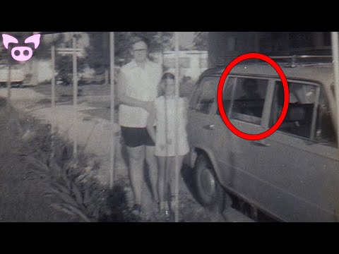 Video: An Extra Hand Was Seen In The Old Photo. Ghost? - Alternative View