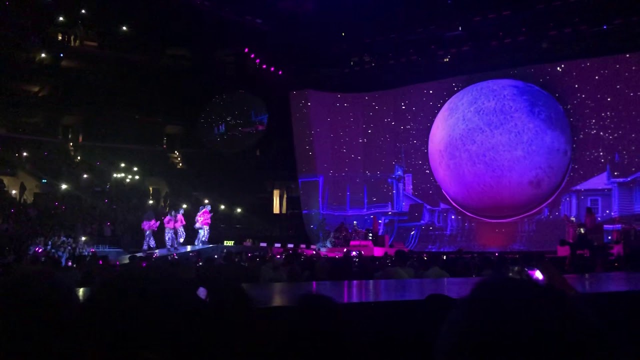 7 Rings Ariana Grande Sweetener Tour Los Angeles 2019 - YouTube