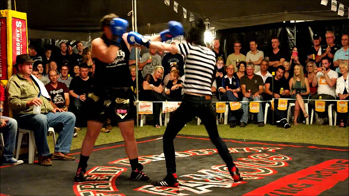 Lacey Rochelle fights The Beaver - Outback Fight Club -Wynnum 2015