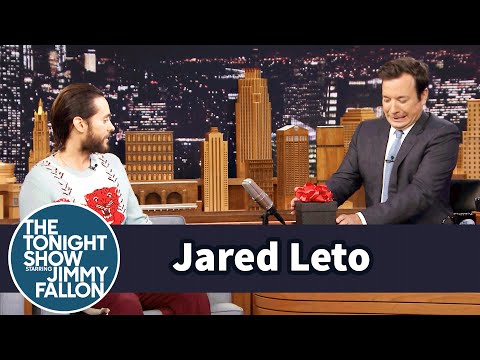 jared-leto-brings-jimmy-a-gift-from-the-joker