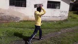 Vendiendo Huevos Pero Gritando Pollos