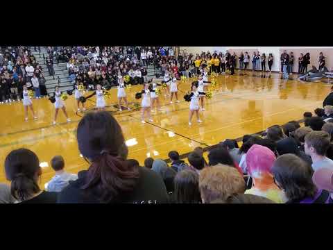 Lynnwood High School Cheer Team || BTS Assembly