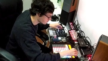 Minimal Techno (Live, Jam, Improvisation) wtih Microfreak, Volca Kick, Volca Bass and Ableton Push