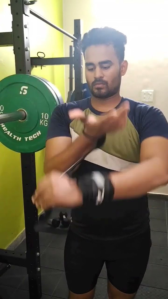 how-to-tie-wrist-wraps-for-gym-shorts-lifting-deadlift-fitness
