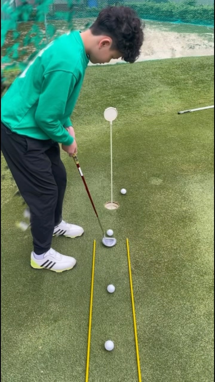 (Golf familyVN) thử thách đánh 10 cú putter vào hố cái kết bất ngờ ?#golf #shorts
