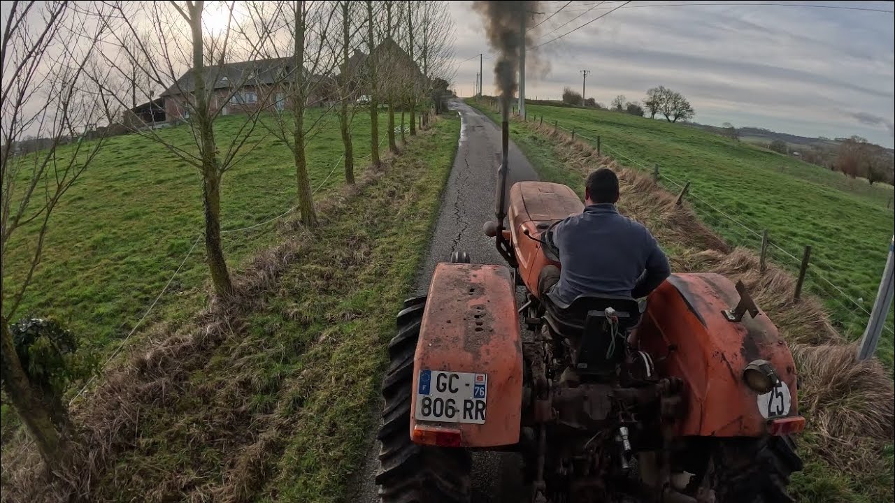 SOMECA 850, transport de paille (patine sur la route, c'était limite...!) + ENTRETIEN 