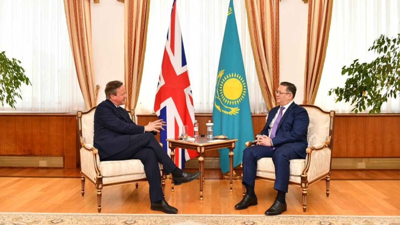 Глава британского МИДа Дэвид Кэмерон прибыл в Казахстан