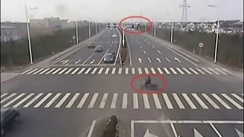 Red Light Running Crashes In China Caught on Camera | Car Crash Real Caught On security Camera