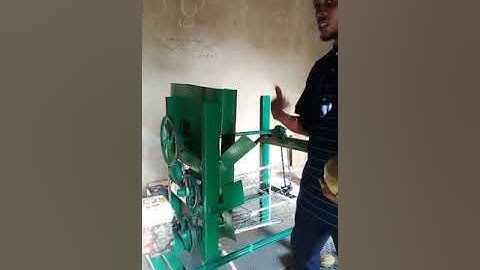 Cocoa pod breaking/splitting machine