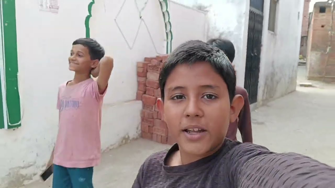 #Paidal ghumne gaye#vlog 😀 