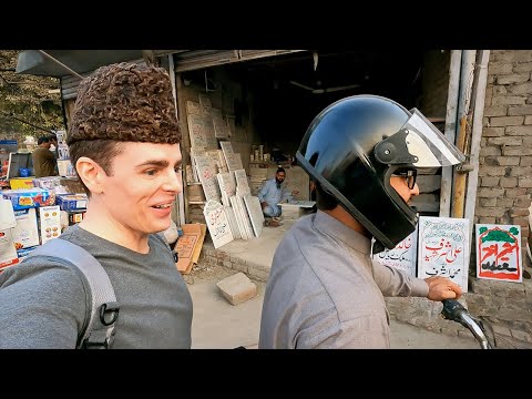 Local Guy Helps Me in Lahore